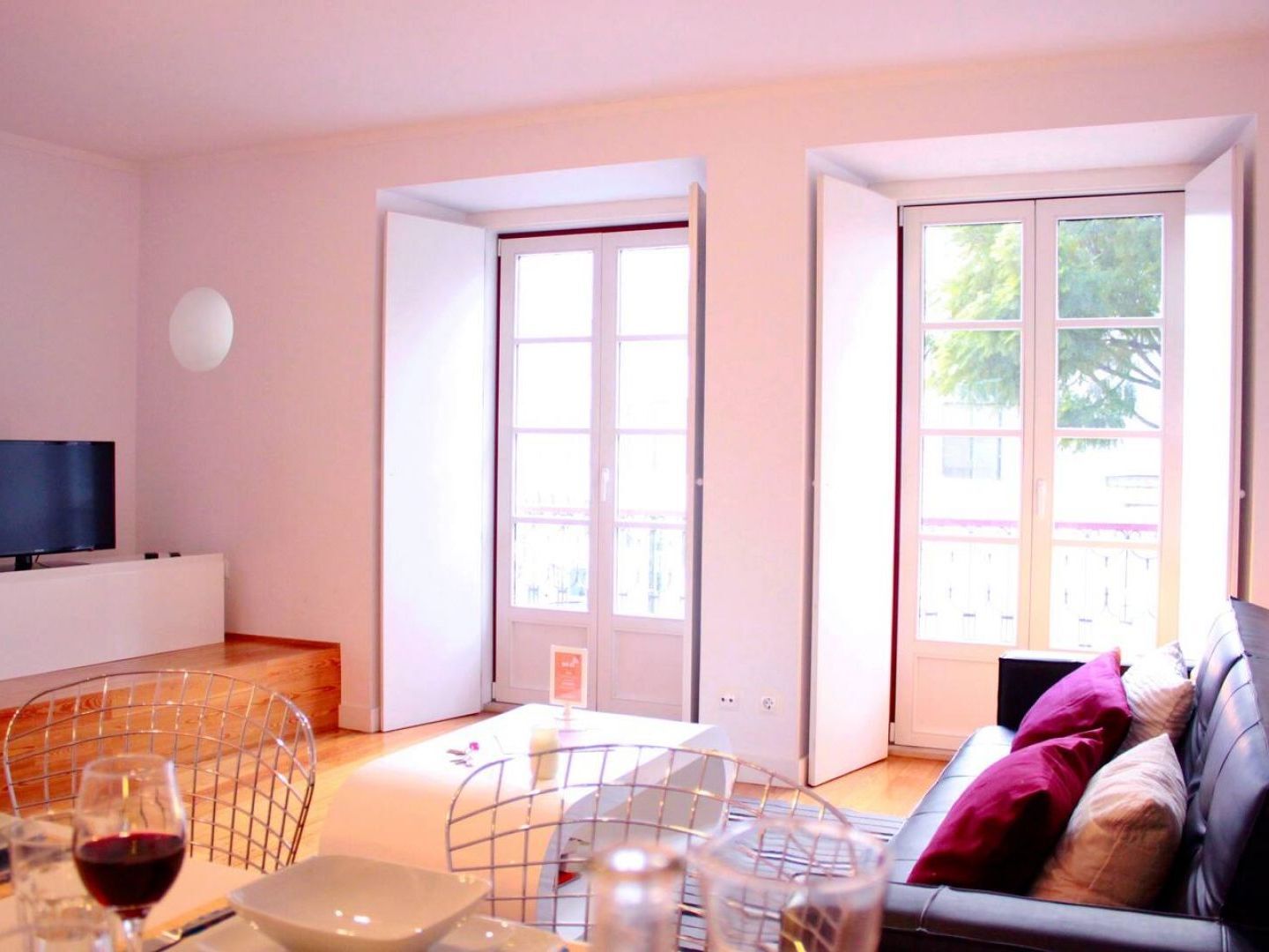 Joivy Modern 1-Bed Apt With Terrace, Moments From Sao Bento Palace Lisboa Eksteriør billede