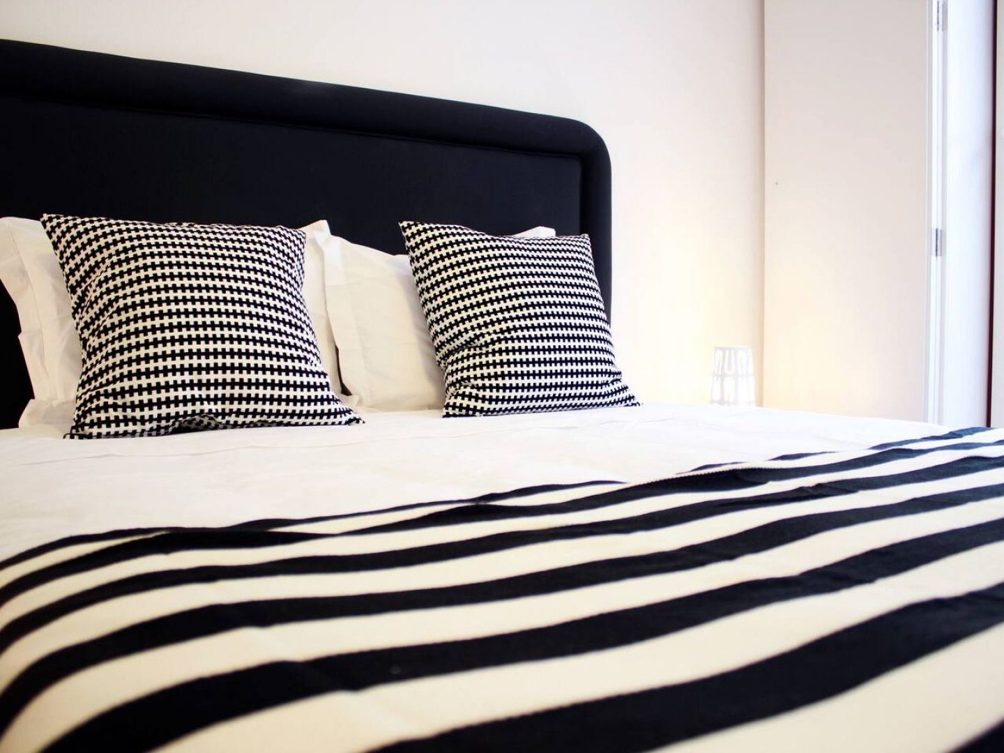 Joivy Modern 1-Bed Apt With Terrace, Moments From Sao Bento Palace Lisboa Eksteriør billede
