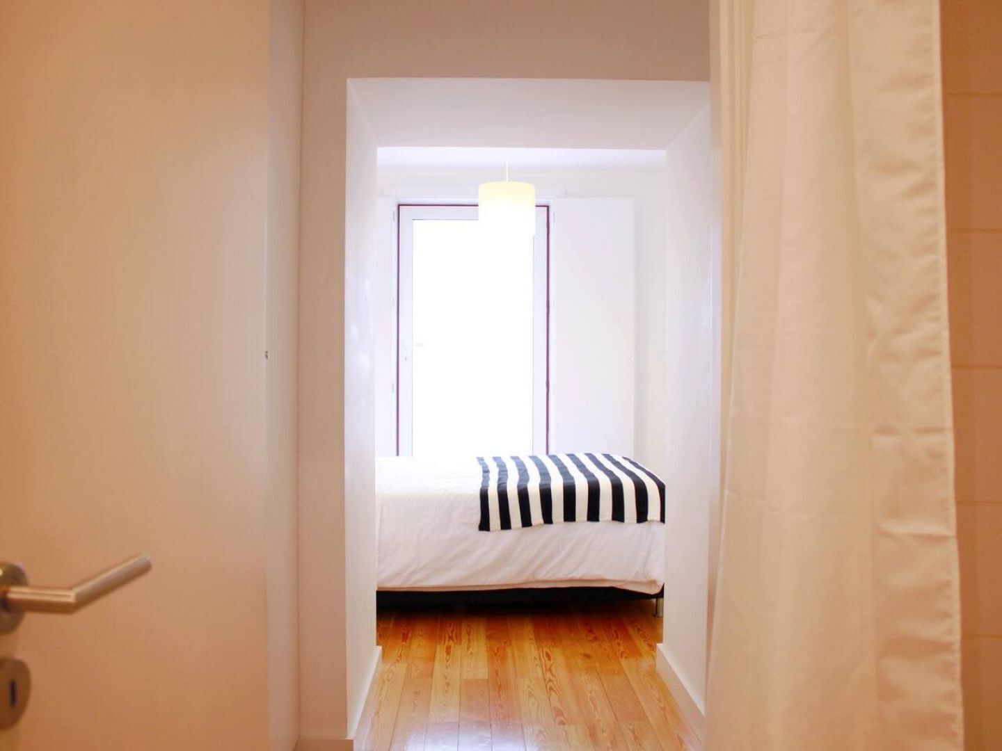 Joivy Modern 1-Bed Apt With Terrace, Moments From Sao Bento Palace Lisboa Eksteriør billede